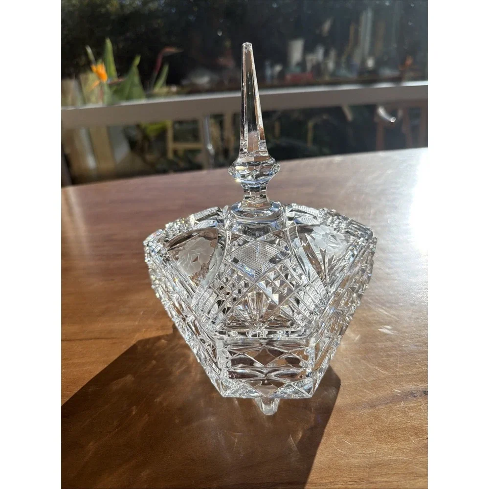 VINTAGE HEAVY PRESSED Crystal GLASS‎ TRIANGLE CANDY DISH WITH LID AND FINIAL TOP